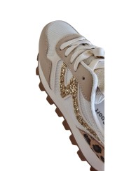 Running beige, leopard, doré et blanc qui s'adaptera à un look sophistiqué ou décontracté.