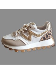 Running beige, leopard, doré et blanc qui s'adaptera à un look sophistiqué ou décontracté.